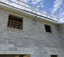 Appuis de fenêtre chambre et salle de bain arrière de la maison