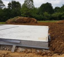 Egalisation des terres, reste encore un peu de boulot mais ca sera pour plus tard quand on finir la jardin !