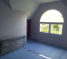 Chambre 3 : peinture faite + sous-couche sol pos&eacute;e