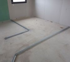 Rails pour la pose des cloisons