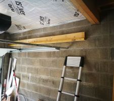 Mise en place d'un plancher au dessus de la porte du garage (Toit Plat)