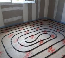 30 05 2018 
serpentins du chauffage au sol posés