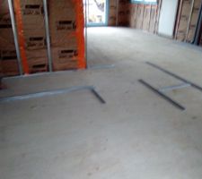 Rails des cloisons, vue de la chambre