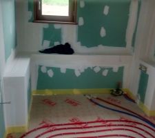 Serpentin PCBT devant la place de la future baignoire.