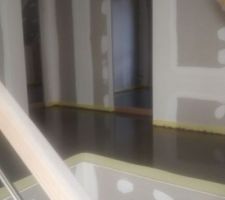 Chape liquide ciment toute fraiche.