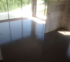 Chape liquide ciment toute fraiche.