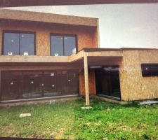 Porte de garage 5 m&egrave;tres, fa&ccedil;ade arri&egrave;re avec baie vitr&eacute;e de 6 m&egrave;tres seuil encastr&eacute; pour l?effet dedans /dehors