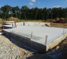 Réalisation de la dalle en béton fibré, chantier propre et bien réalisé