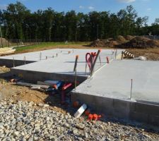 Réalisation de la dalle en béton fibré, chantier propre et bien réalisé