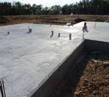 Réalisation de la dalle en béton fibré, chantier propre et bien réalisé