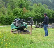 La machine à visser les pieux, de Technopieux des Deux Savoie, intervention pour un  pieu d'essai, pour devis.