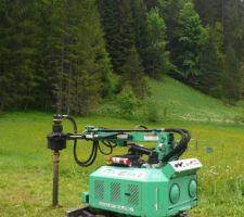 La machine à visser les pieux, de Technopieux des Deux Savoie, intervention pour un  pieu d'essai, pour devis.