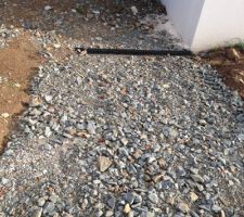 Pose de gravier de chantier ...