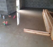 Le garage est une piscine et la charpente est là depuis 3 semaines