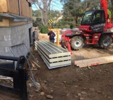 Pan de toiture Nord Est panneaux dwich en place