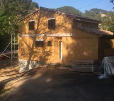 Installation des fenetres terminées on est Hors d'eau hors d'aire prét pour isolation Exterieur