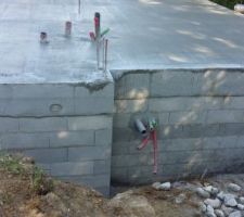 Construction vide sanitaire fini. Plancher béton coulé