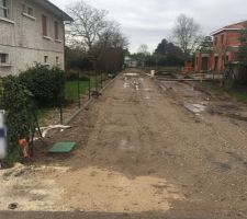 Le terrassier est pass&eacute;, l'acc&egrave;s au chantier est fait, on va enfin pouvoir commencer... Enfin, c'est ce que nous croyons car.....