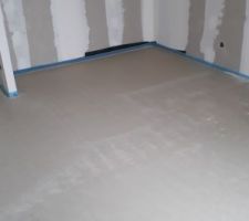 Chape coulée, en cours de séchage - Chambre