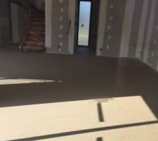 Chape anhydrite coulée, pas de le droit d'entrer pendant 24h...