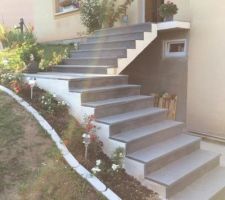 Les escalier après la pose et le crépis