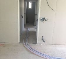 Les cloisons c'est presque fini il reste encore les joints