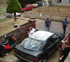 Dans le fon on vois notre terrain au du quand on fesais le terassement