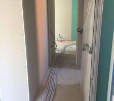 Les cloisons c'est presque fini il reste encore les joints