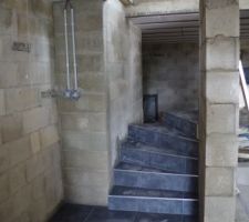 Second escalier carrelé