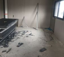 Allez ça y est c?est reparti! 
C?est fou ce q?un Plafond et du placo au mur peuvent changer visuellement!