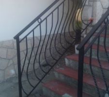 Escalier ext&eacute;rieur peint