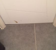 Encore une porte posée de travers !!!!!!!!!!!!!!!!!!!!! Toujours pas changée !!!!!!!!!!!!!