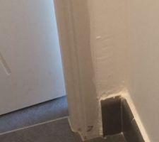 Encadrement porte intérieure toilettes !!!!!!!!!INADMISSIBLE