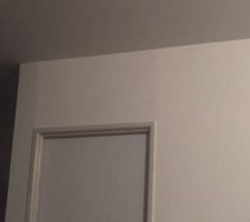 Autre vue du défaut au dessus d'une porte !!!!!!!!!