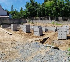 Début de l'élévation du VS. Grosse chaleur & matchs de la coupe du monde ont écourté le chantier !