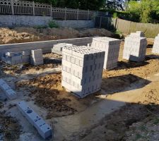 Début de l'élévation du VS. Grosse chaleur & matchs de la coupe du monde ont écourté le chantier !