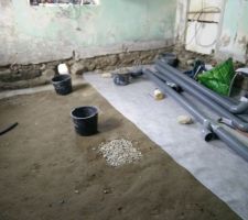 H&eacute;risson de la future cuisine RDC
Pose du g&eacute;otextile