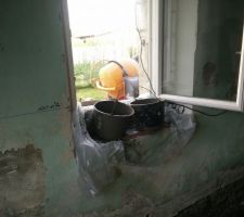 Renforcement des fondations - Coulage du ciment à la bétonnière, avec vibration du ciment