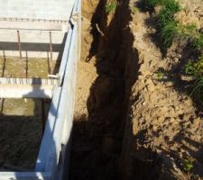 Une fois que l eau est partie la boue et les éboulements de terre... chantier toujours a l arrêt