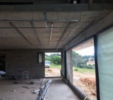 Installation des rails pour les corniches et plafond
