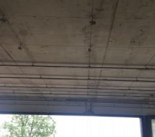 Installation des rails pour les corniches et plafond