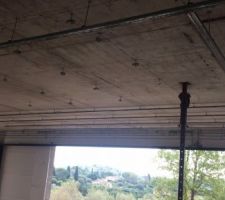 Installation des rails pour les corniches et plafond