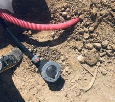 Pompe installée dans la cuve avec son robinet de puisage