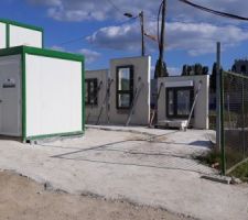 Cabane de chantier avec échantillon
