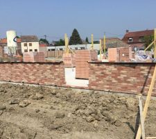 Elevation Des murs ouvriers tr&egrave;s professionnels travail de qualit&eacute;