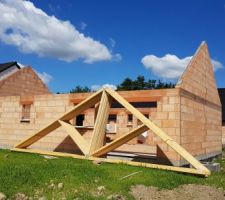 Élévation des murs terminée - Livraison de la charpente