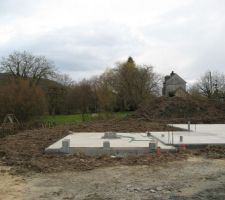 Une fois fini on a envie de construire dessus.
Dommage que la météo soit capricieuse, j'espère qu'elle va laisser le temps de prendre
