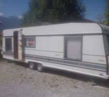 La grande caravane, visite chez le vendeur : je la prends !