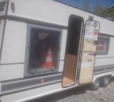 La grande caravane, visite chez le vendeur : je la prends !