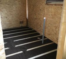 Isolation du plancher de la salle de bain en li&egrave;ge